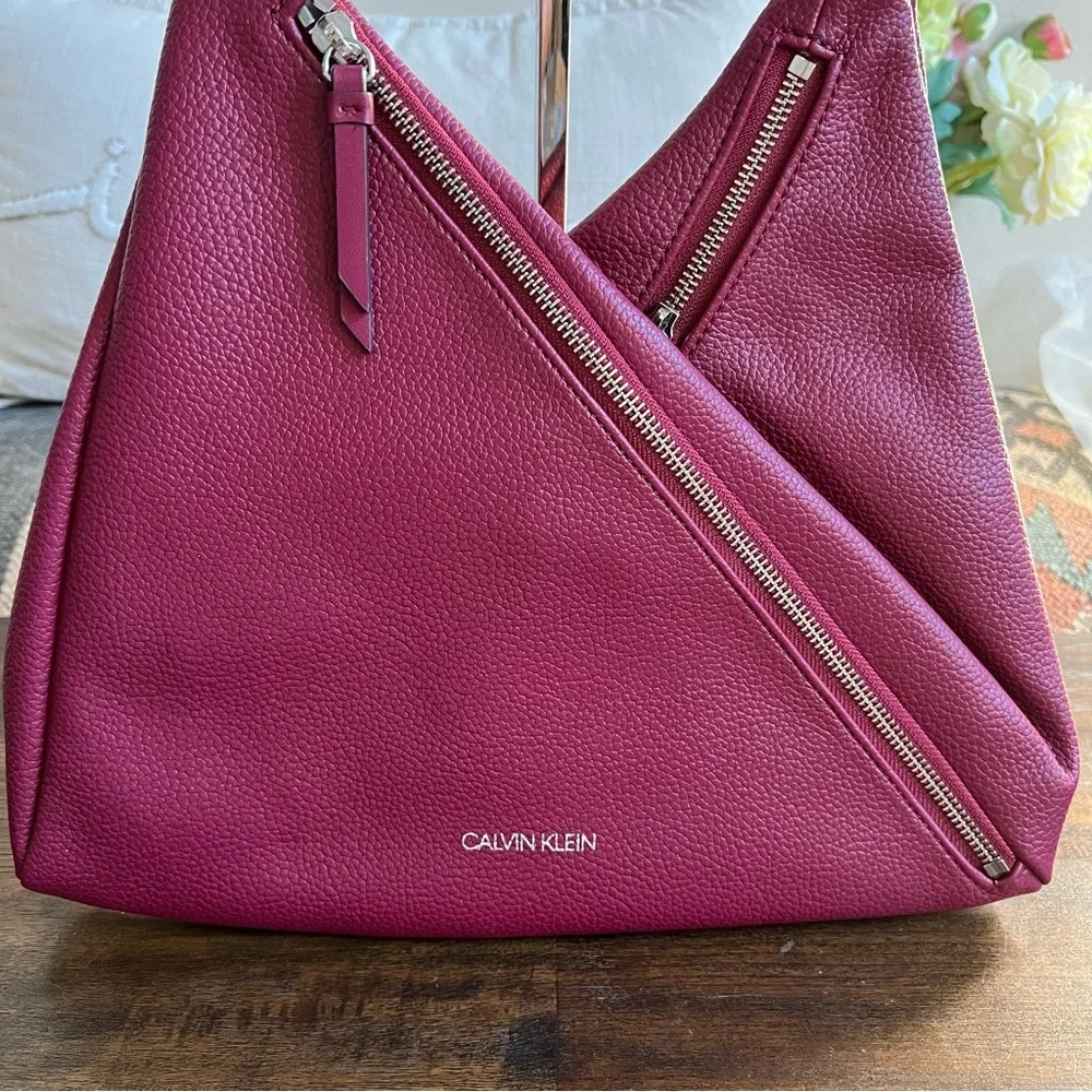 NWOT! Calvin Klein Geo Rocky Road Vegan Leather Hobo Bag In Merlot - Picture 3 of 17